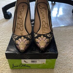 Sam Edelman Black and Gold Heels with Elegant Embellishments